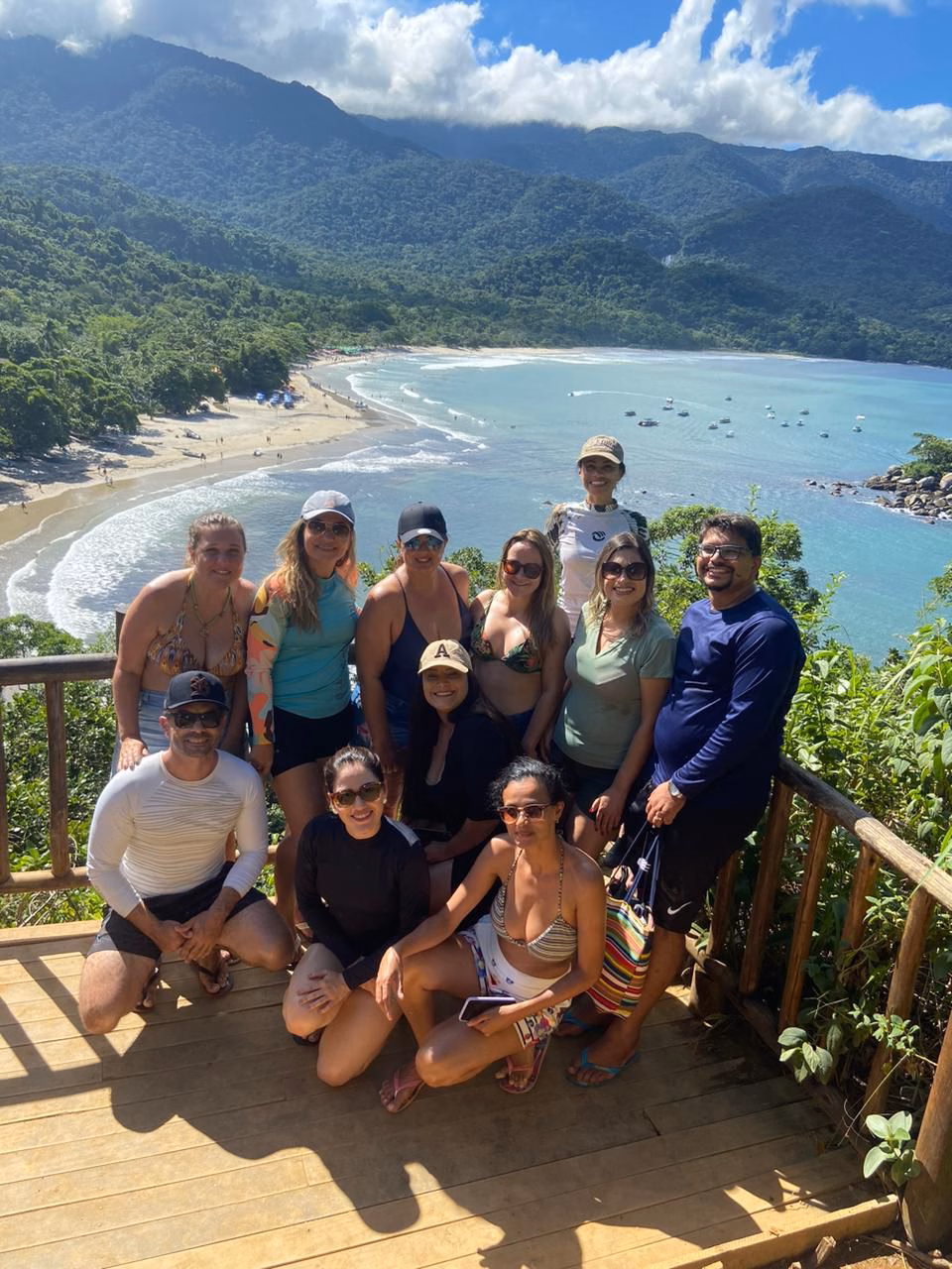 Turistas durante passeio para Praia dos Castelhanos